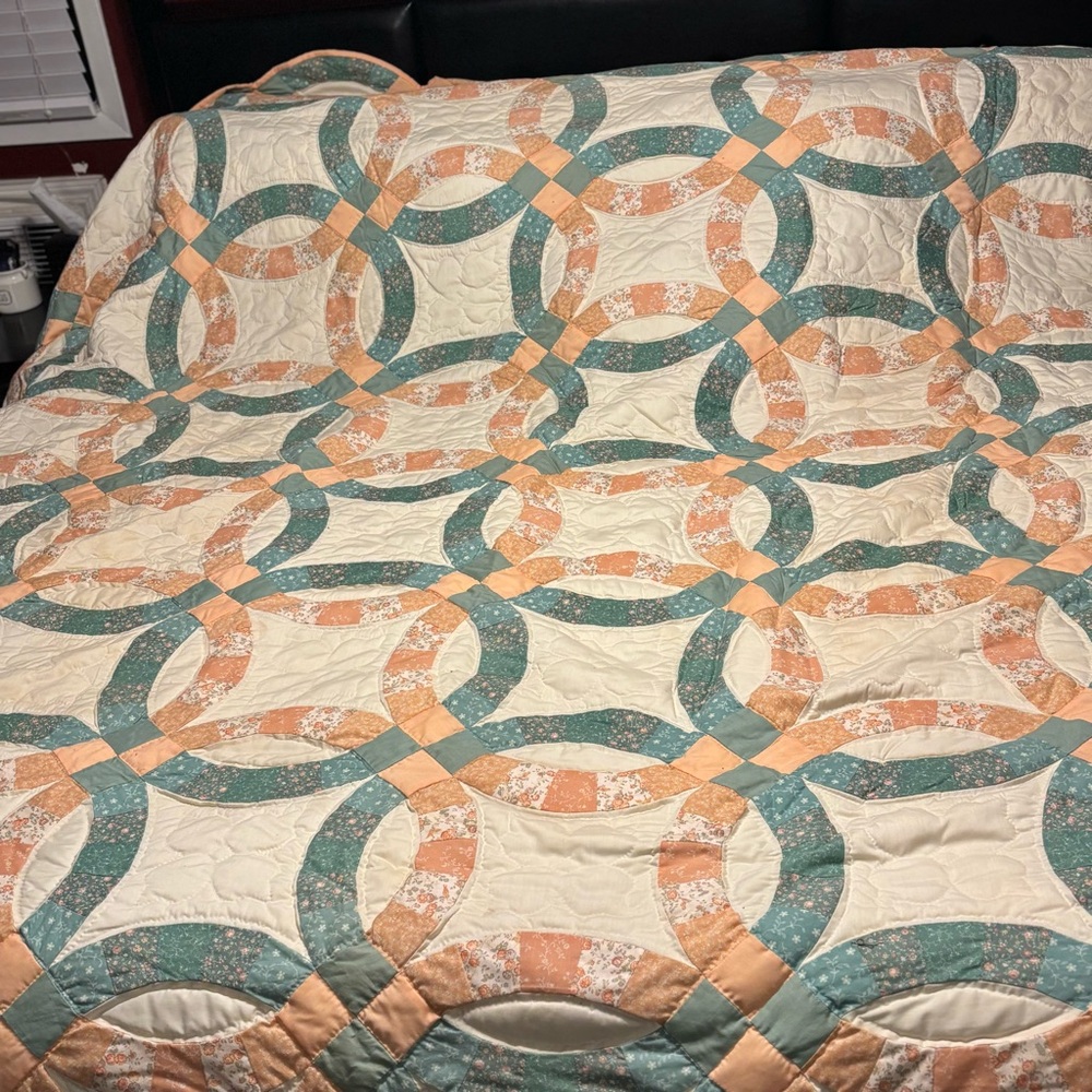 Handmade Amish Double Wedding Ring Quilt